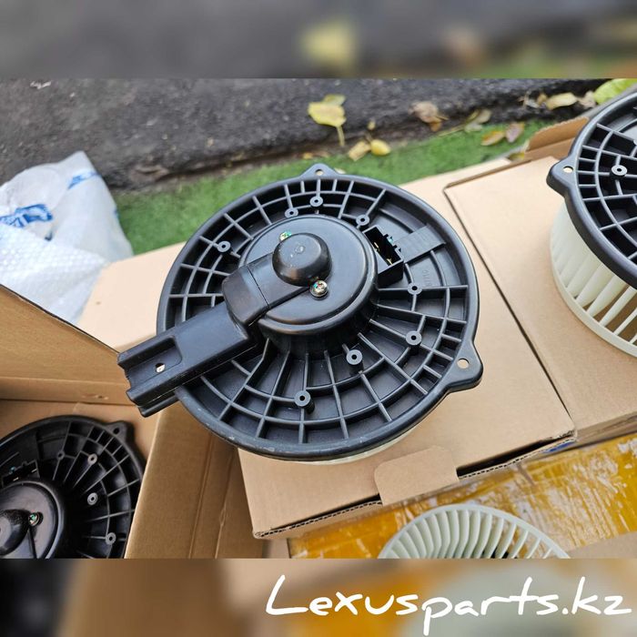 Моторчик печки RX300