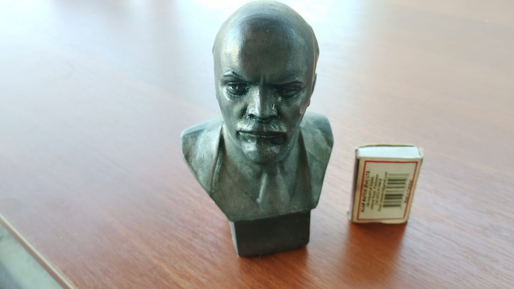 Металлический В.И. Ленин