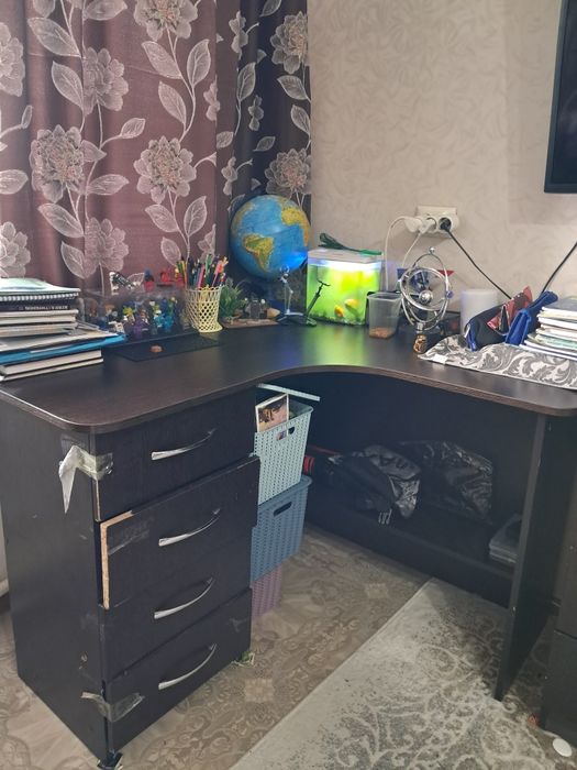 Стол письменный, угловой