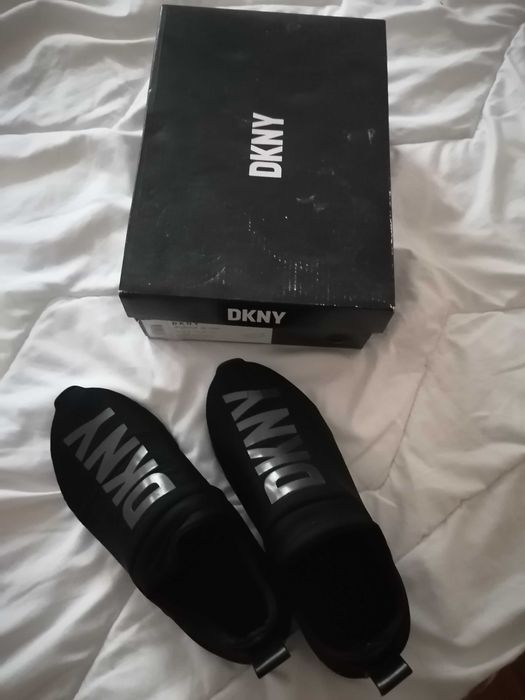 Спортни обувки DKNY