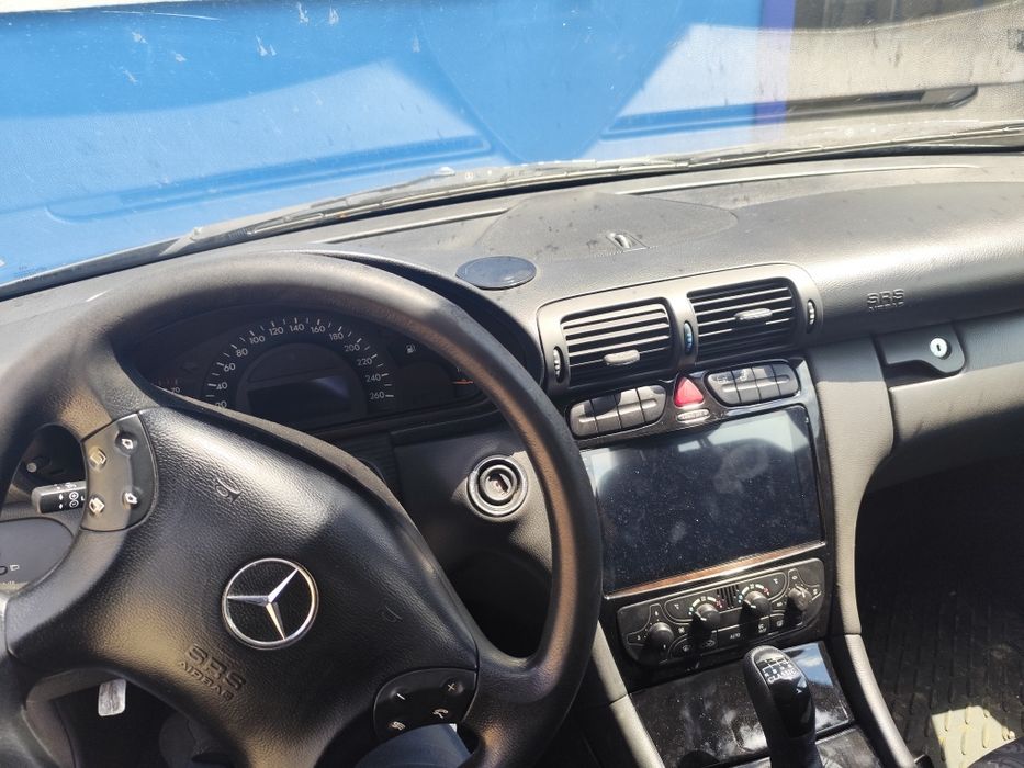 Mercedes-Benz c180