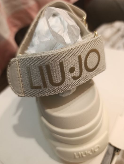 НОВИ оригинални сандали Liujo