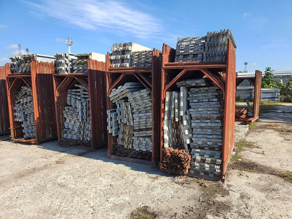 Рамково фасадно скеле на склад и мобилна ограда