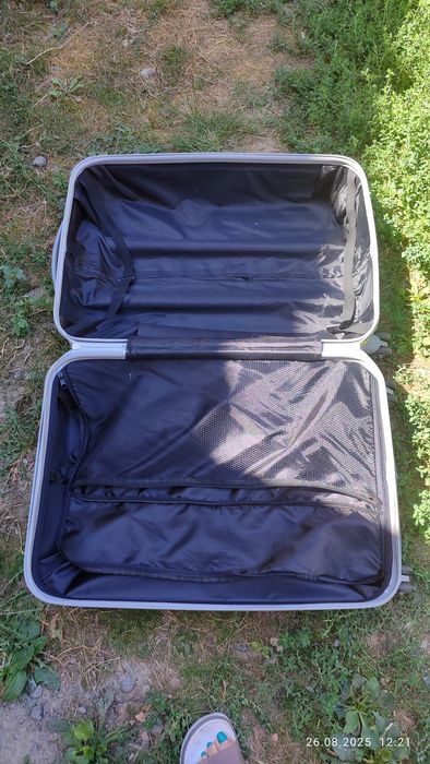 Продам чемодан в отличном состоянии