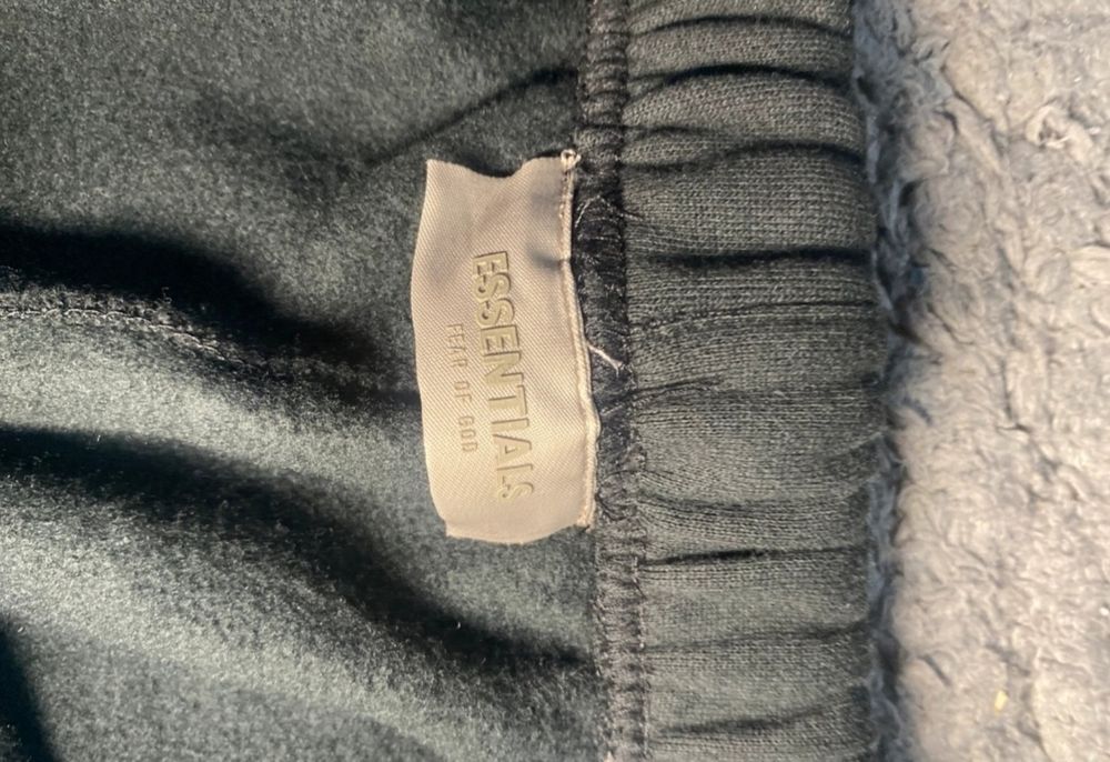 Pantaloni scurți essentials