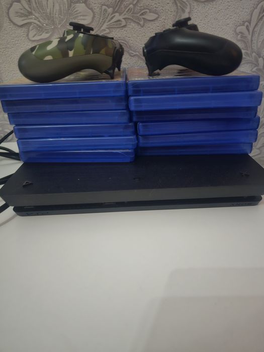 PlayStation 4 продам