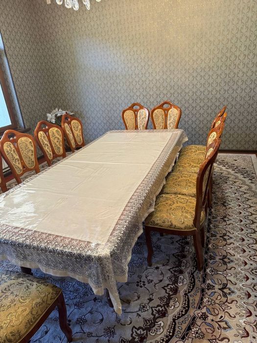 Стол  и стулья гостиная мебель