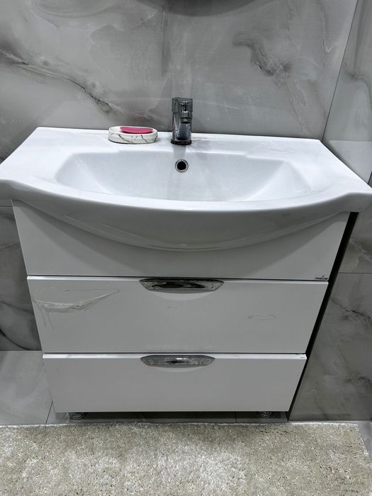 Продам раковину с тумбой!