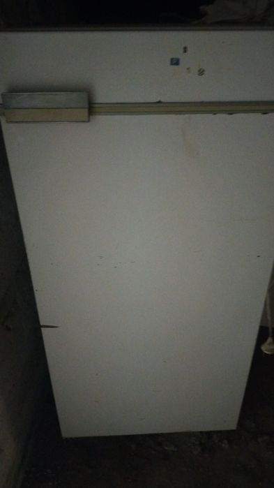 Холодильник старый