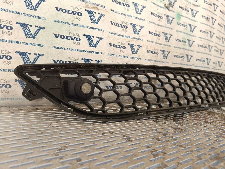 Grila bara fata model cu senzori inclusi Volvo S60 V60 2010-2013