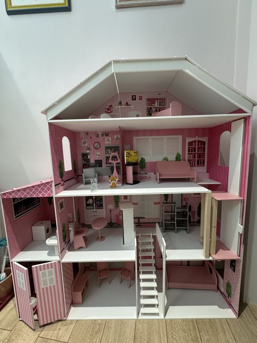 Домик для игры кукол