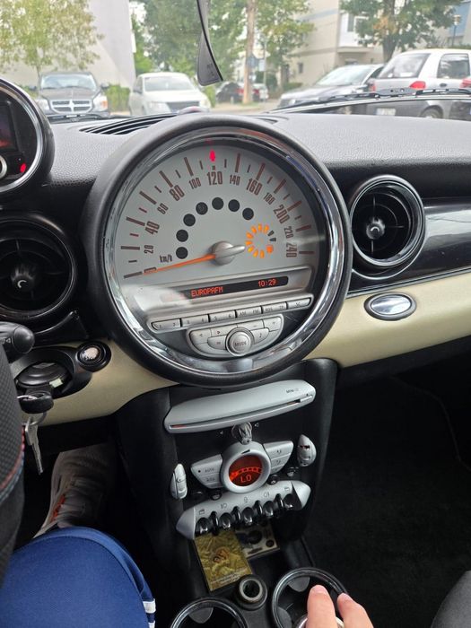 Vând Mini Cooper