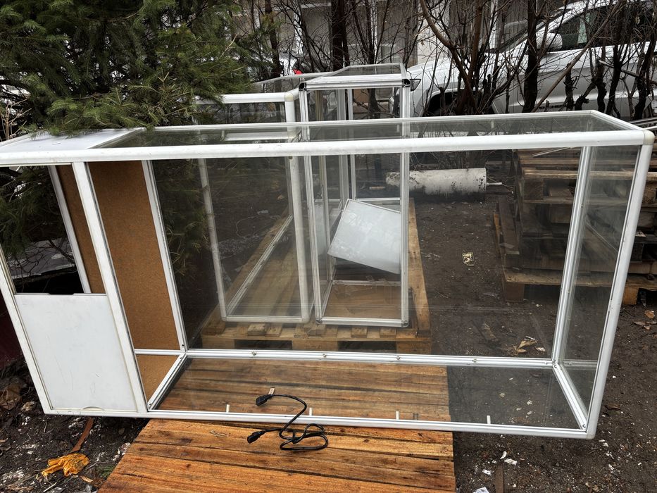 Продам виртрину стелаж белая