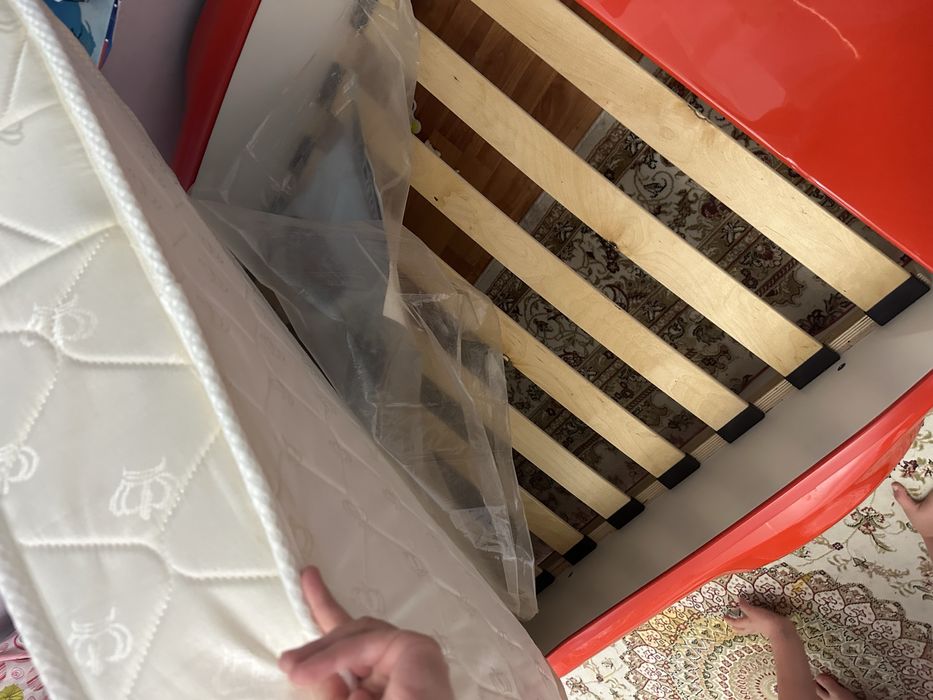 Кровать для мальчика. Красная машина.