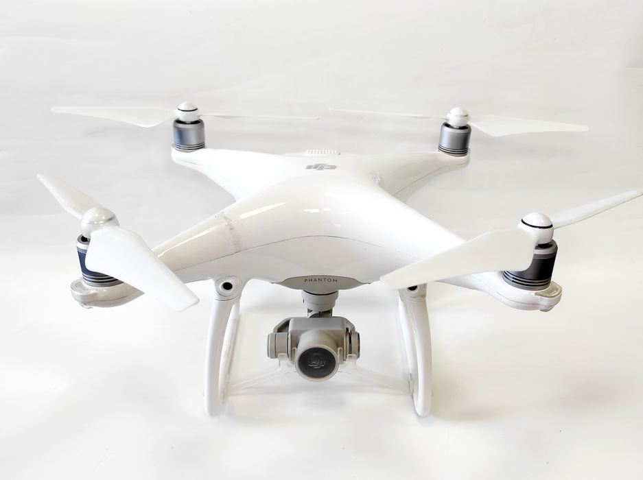 DJI Phantom 4 квадрокоптер