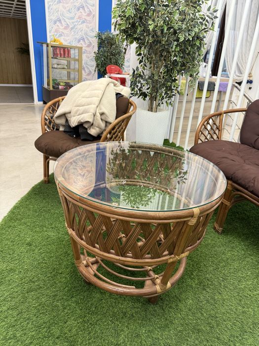 Журнальный столик и сиденья