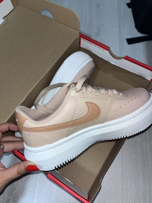 Adidasi nike noi