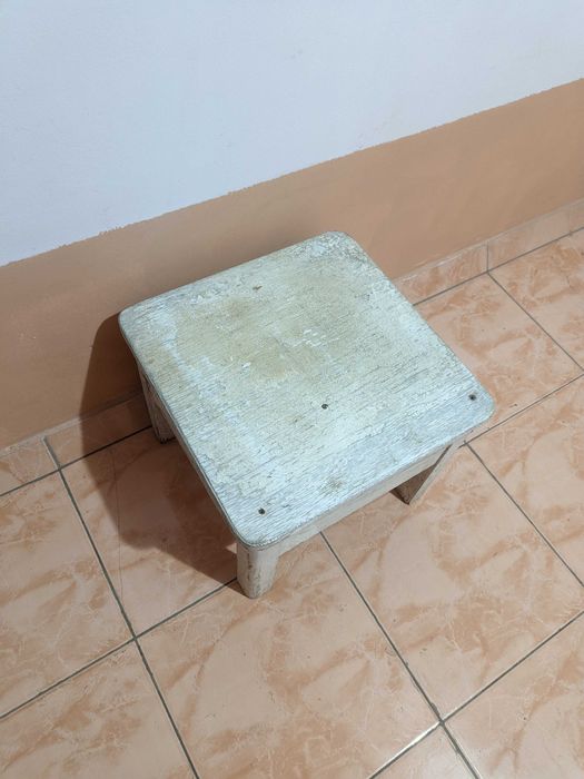 Табуретка сундук, стул.