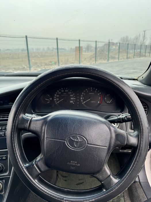 продается toyota carina ed