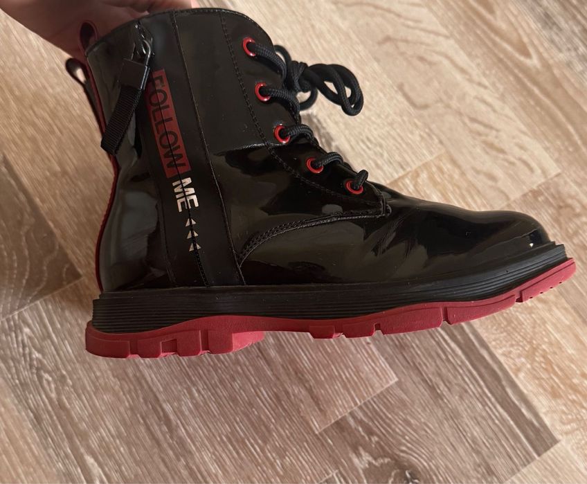 Детский ботинок