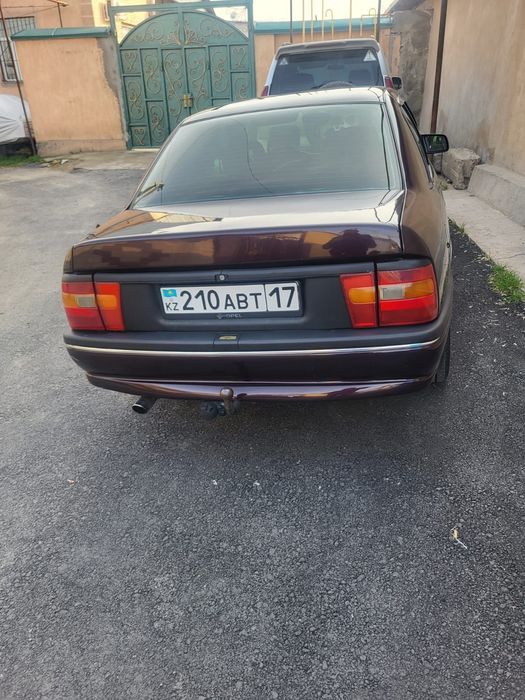 Машина Opel Vectra