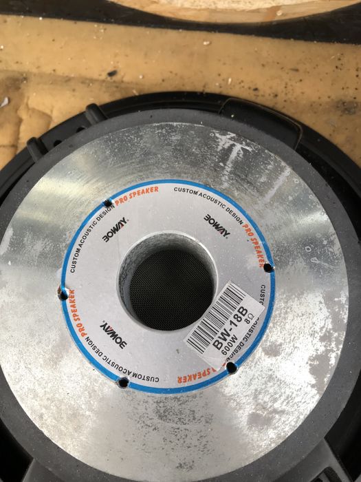 Продам сабвуфер качает норм