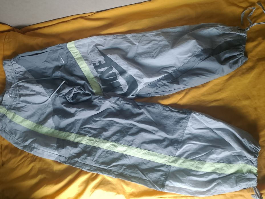 Nike Дамски номер 38 и38,5 Белите номер 36