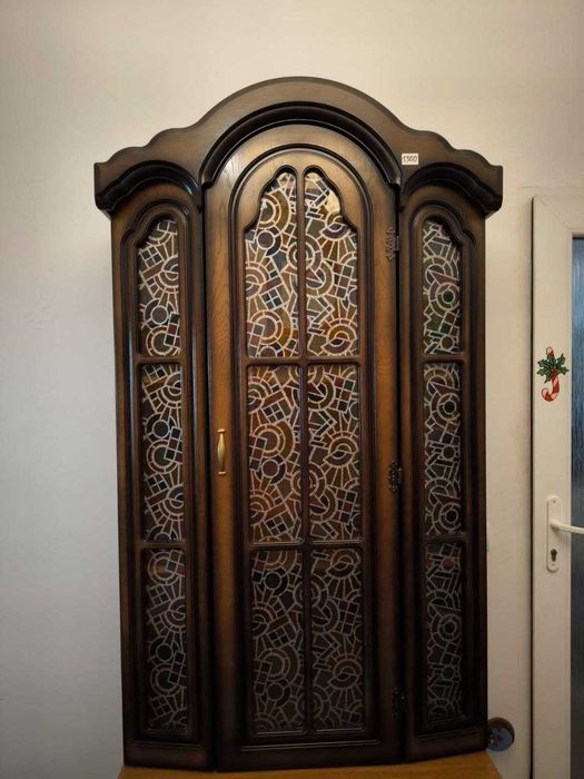 Vitrină deosebită cu sertare – Piesă deosebita