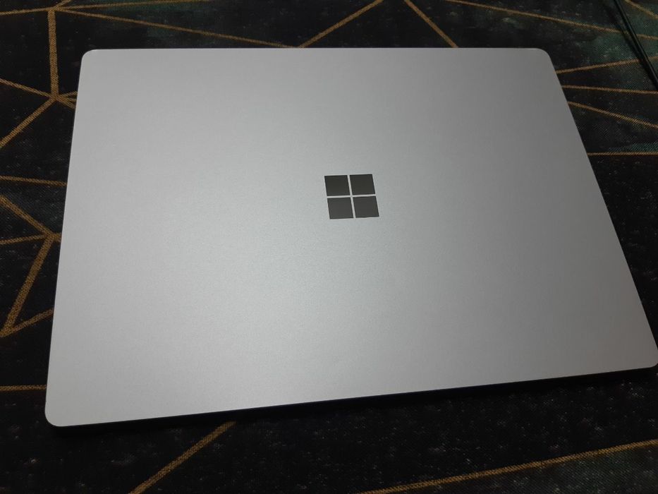 Microsoft Surface Laptop