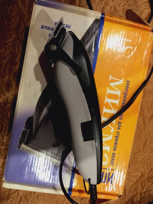 Продам электромашинку для пострижки волос .