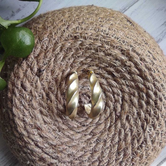 Стильные женские серьги