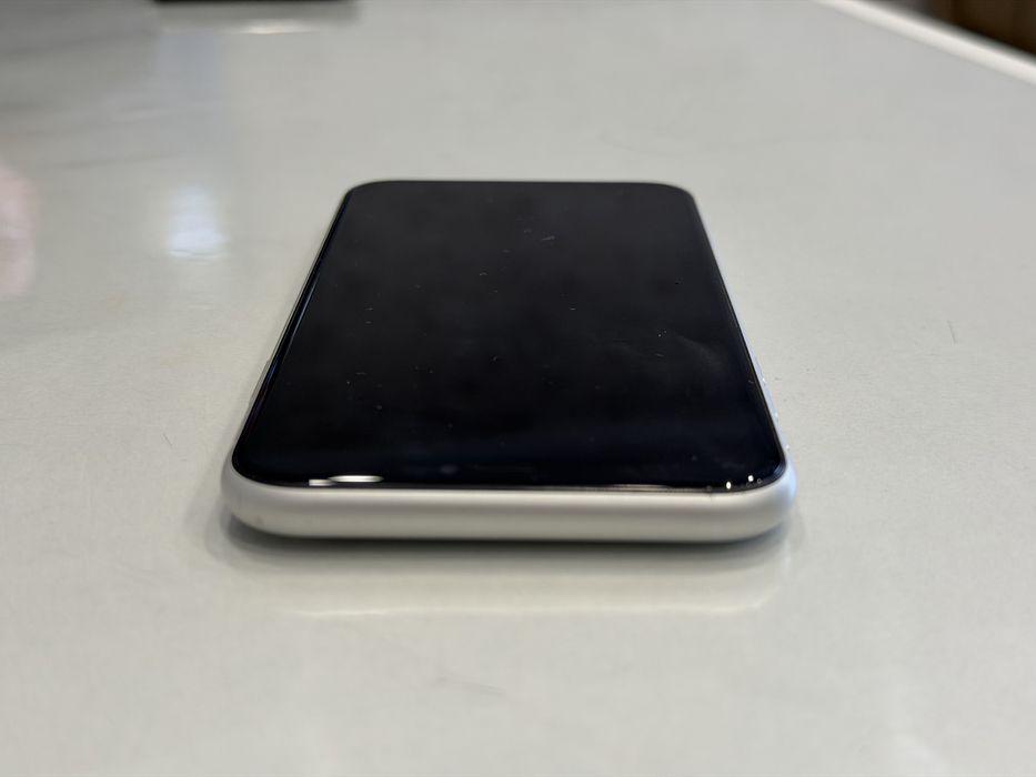 Продам Iphone 10 XR б/у