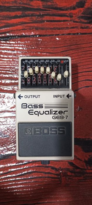 Педали эффектов на бас гитару