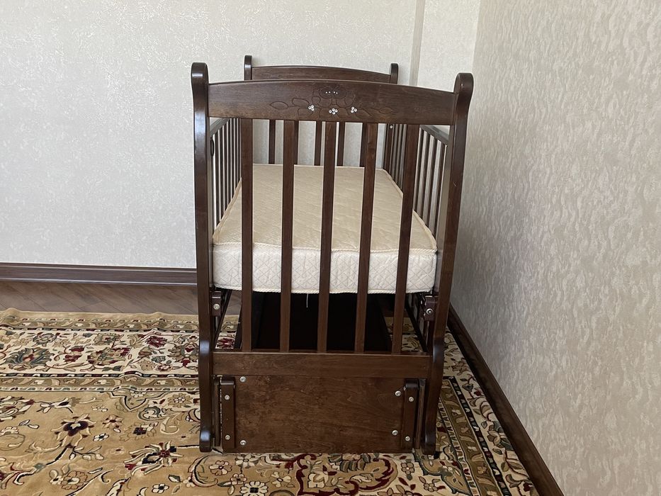 Манеж с маятником