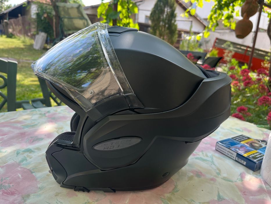 Мото каска и кожено мото яке