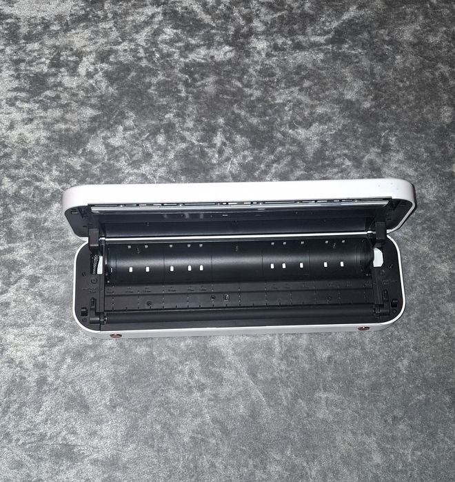 Se vinde aparat de tatuat și tot ce se vede în poze