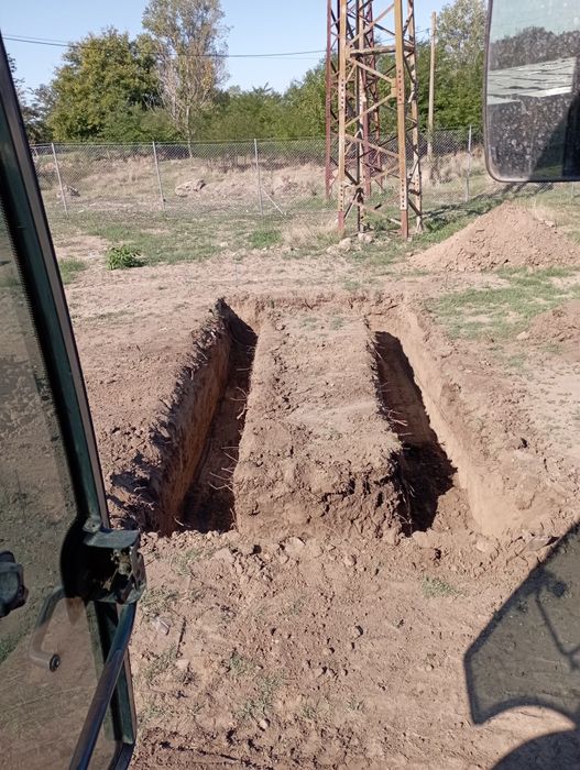 Услуги с багер и самосвал събаряне на сгради , почистване на ниви Баге