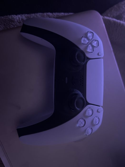 Sony PS 5  с 1 джойстик и 1 дистанционно. Използван, като нов,п.