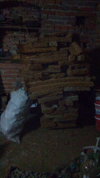 Pluta naturala aglomerata, bucati ramase, grosime 5 cm sau schimb