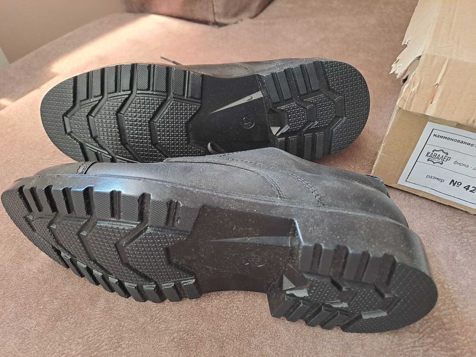 Чисто нови кожени обувки "Кавалер* номер 42