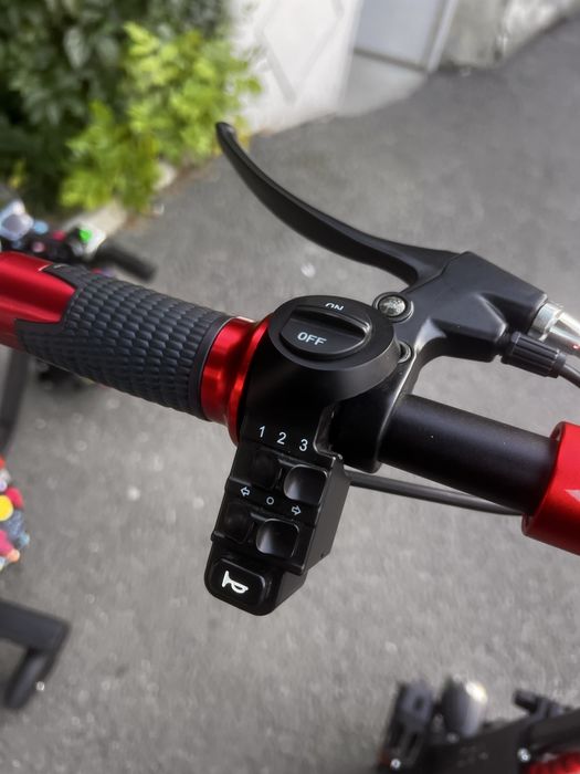 Vand trotineta jrh t16 noua inca in garantie luata acum 1 luna jumate