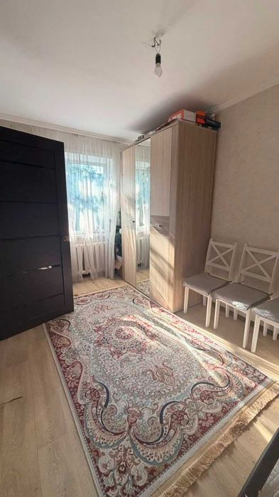 Продам 2 комн на 12мкр 4этаж