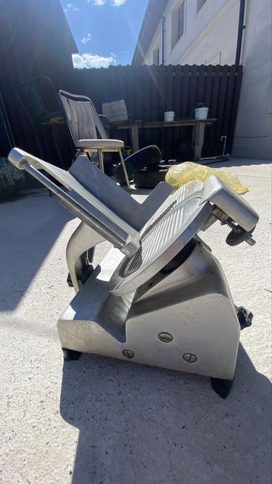 Продам слайсер в хорошем состоянии.