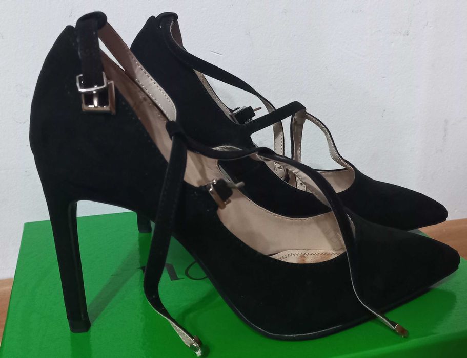 Vând pantofi cu toc Zara ,mărime 38,negri