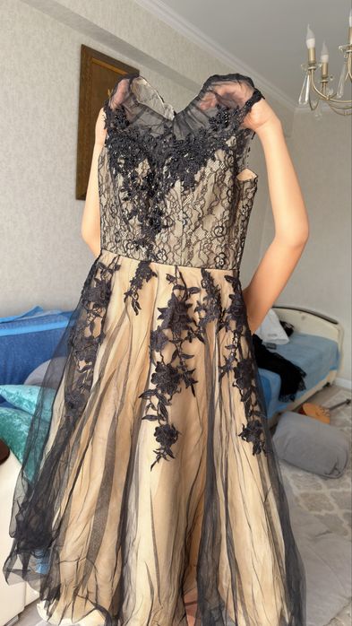 Продаю вечернее платье. Ручная работа.