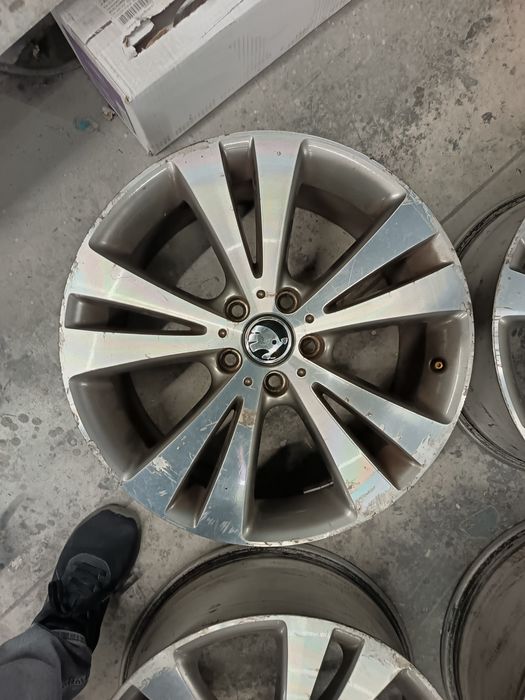 Vând jante aliaj VW SKODA AUDI,  model Chicago R18 5x112 8J Et 44