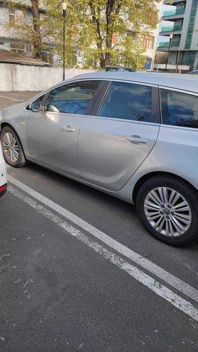 Astra J 2012 , dotari premium