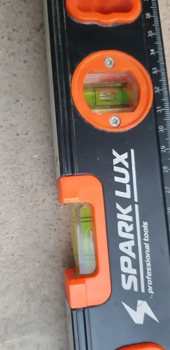 Продам уровень строительный