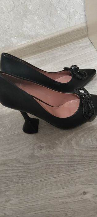 Продам Туфли новый 36-37 размера