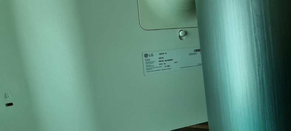 31.5” UHD 4K monitor sotiladi